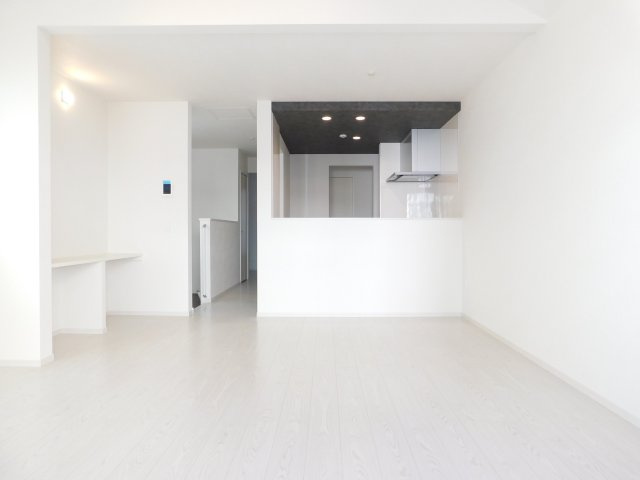 名古屋市中村区鴨付町１丁目の新築一戸建の居間・リビング|◇リビング◇　　明るいリビング１８．２帖　多用途に利用できるＤＥＮスペース付き！