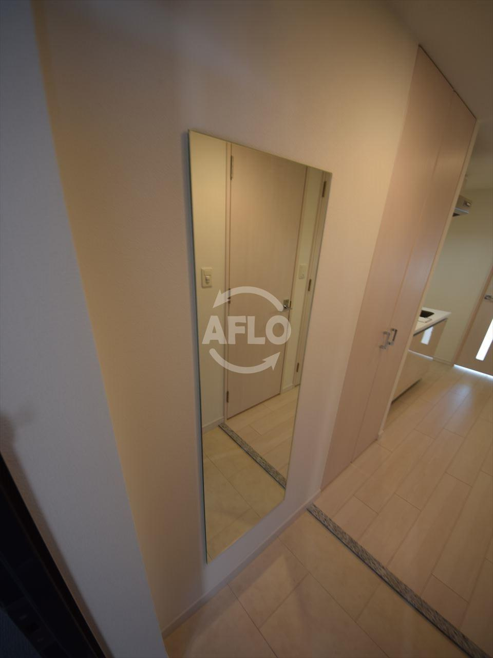 ファーストステージ江戸堀パークサイドの玄関|ファーストステージ江戸堀パークサイド　玄関姿鏡