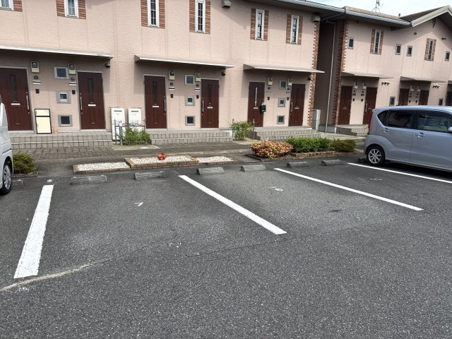 ウェルヴィラ A棟の駐車場