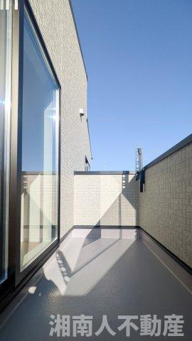 藤沢市鵠沼海岸３丁目５－２１新築戸建てのバルコニー|バルコニーがあります