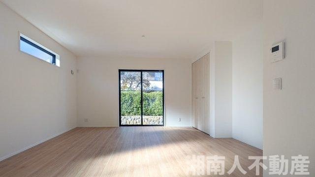 藤沢市鵠沼海岸３丁目５－２１新築戸建ての洋室|落ち着いた色調の洋室です