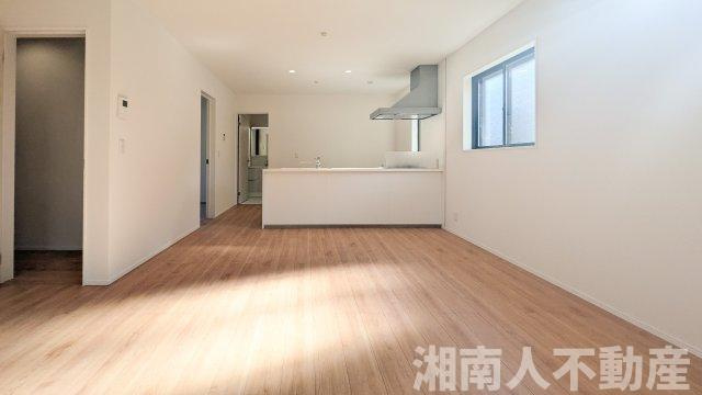 藤沢市鵠沼海岸３丁目５－２１新築戸建ての居間・リビング|リビングです
