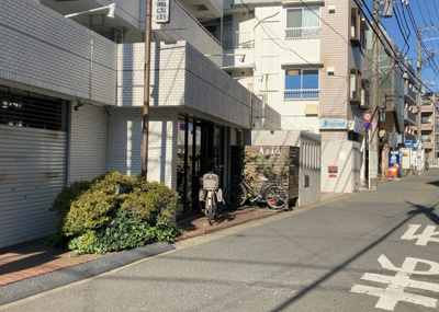 【庭】 | 藤和相武台コープ | 物件によっては、入居者が個人的に使用できる専用庭がついているものもあります。また、住宅の中にある土間の部分を庭と呼ぶこともあります。庭の用途は住む人によって変わり、それによってデザインもさまざまです。