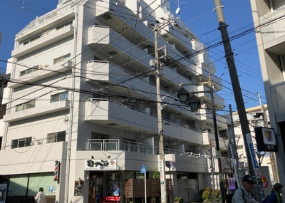 【外観】 | 藤和相武台コープ | 隣家の土地はどうなっているのか、生活利便施設が近くにあるのか、学校まで近いかなど、お客様のライフスタイルにあわせたイメージが重要です。また、近くにあると困る施設が近くにないかも確認するといいでしょう。