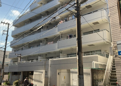 【外観】 | 藤和相武台コープ | ＲＣ造、Reinforced Concreteは直訳すると補強されたコンクリートです。主に柱や梁・床・壁が鉄筋とコンクリートで構成おり、鉄筋を組んだ型枠にコンクリートを流し込んで固めたものを指します。