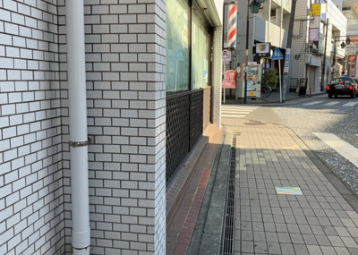 【駐車場】 | 藤和相武台コープ | 駐車場と明記されていても、最小スペースでつくられた駐車場だと大型車は駐車できなかったり、出入りしにくくなったりする可能性があります。お車のサイズと購入したい物件の駐車場のサイズを現地で確認しましょう。