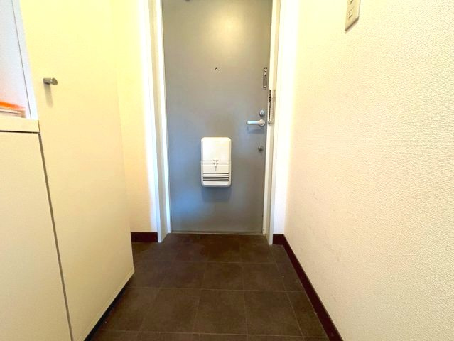 メゾンアザレアの玄関