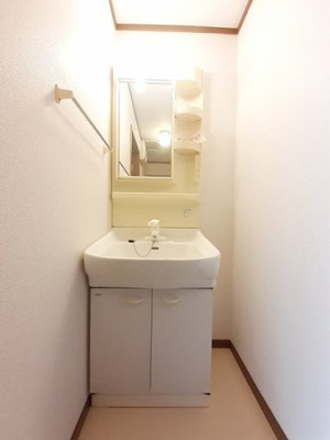 【洗面所】 | ラルジュ余戸　Ａ | 使いやすい洗面所です
