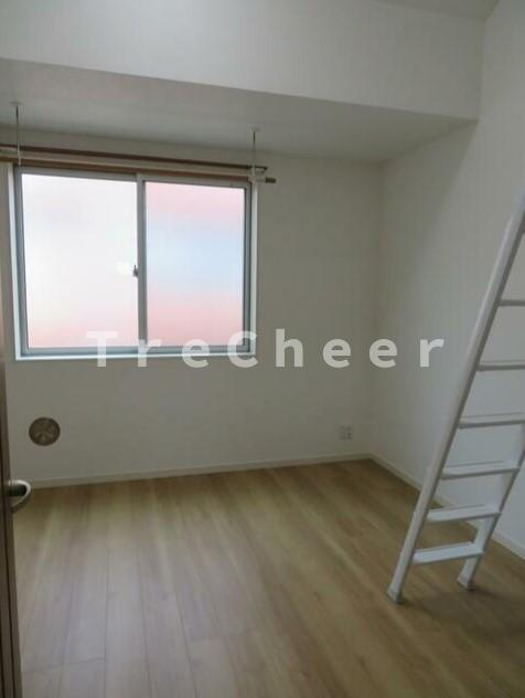 メゾンドアルカディア2(MAISON DE ARCADIAⅡ)の居間・リビング