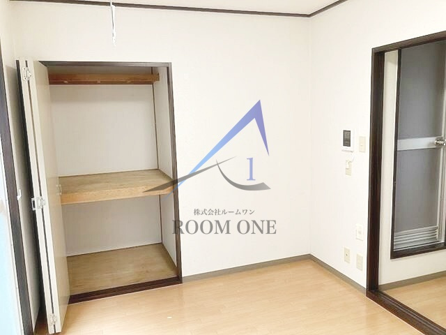 新井ハイツの居間・リビング|洋室のお部屋です。