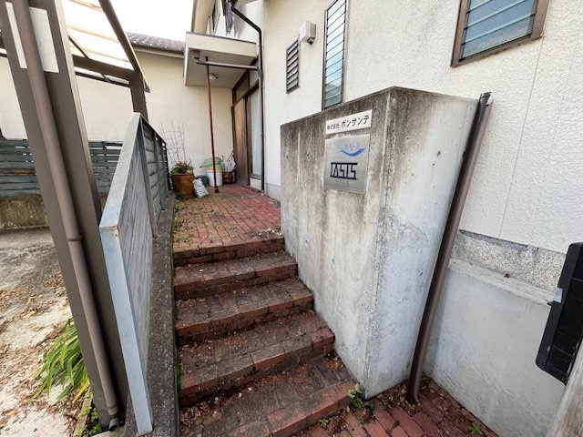 大師町貸家のエントランス