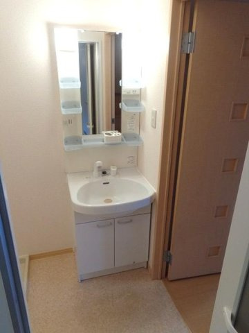 ウィルコート万々 A棟の独立洗面台|洗面所