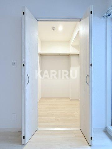 アルカンシェルコート緑橋の玄関