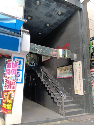 ボニータ新中野ビルのエントランス