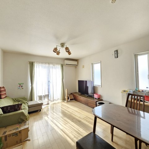 佐波郡玉村町上茂木500-15の居間・リビング