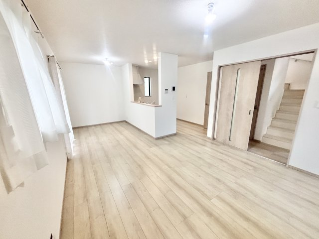 【仲介手数料無料／津島市】津島市唐臼町　ハートフルタウン　新築戸建　1号棟の居間・リビング