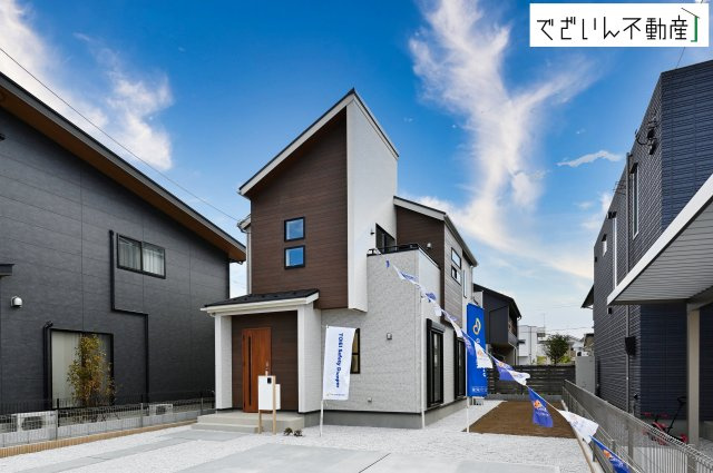 【外観】 | blooming garden深谷市国済寺　新築住宅 | 直線的なラインが美しいモダンな外観デザインです。
現地(2026年3月撮影)