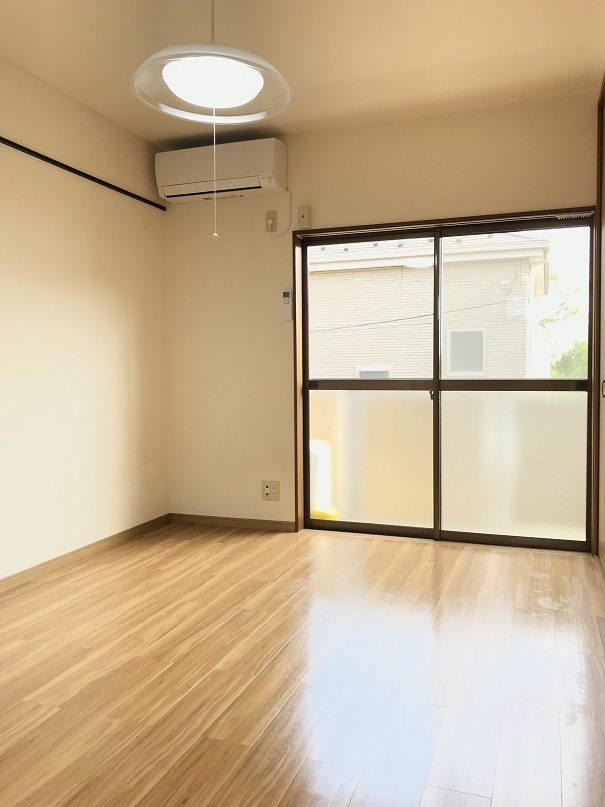 シャーンティ粟屋の居間・リビング