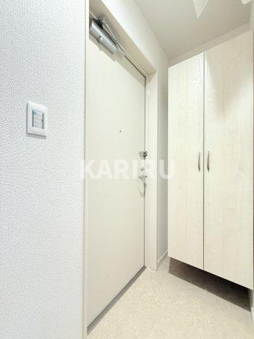 アルカンシェルコート緑橋の玄関