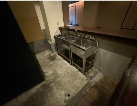 ナポリ東三国ビルの内装