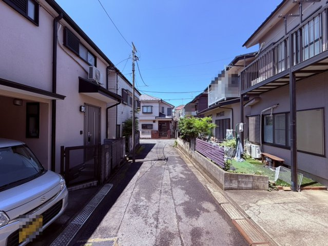 【前面道路含む現地写真】 | 東久留米市南町４丁目　新築戸建て | 落ち着いた低層住宅街の一角、静かな暮らしを送れます