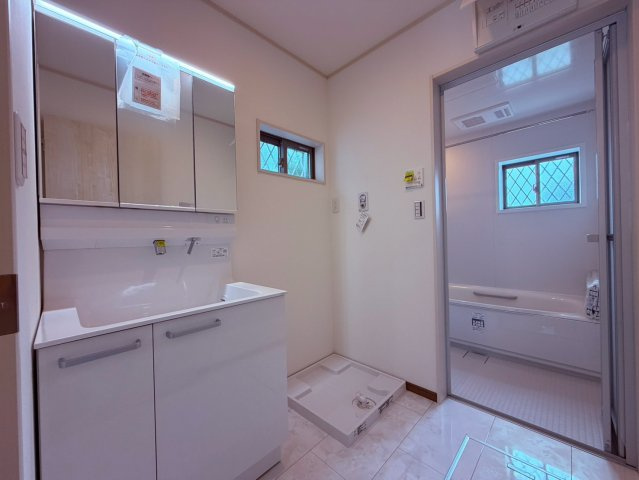 【独立洗面台】 | 東久留米市南町４丁目　新築戸建て | 美しさと機能性を兼ね備えた収納豊富な洗面化粧台です