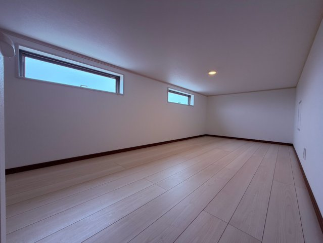 【収納】 | 東久留米市南町４丁目　新築戸建て | 普段使わない荷物もしっかり収納できる、使いやすい小屋裏収納
