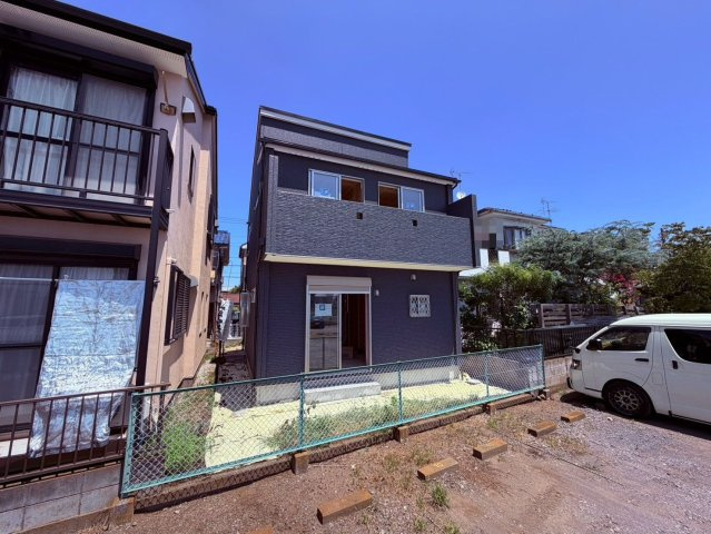 【外観】 | 東久留米市南町４丁目　新築戸建て | 落ち着いた色合いと上品な質感で、周囲に溶け込む外観です