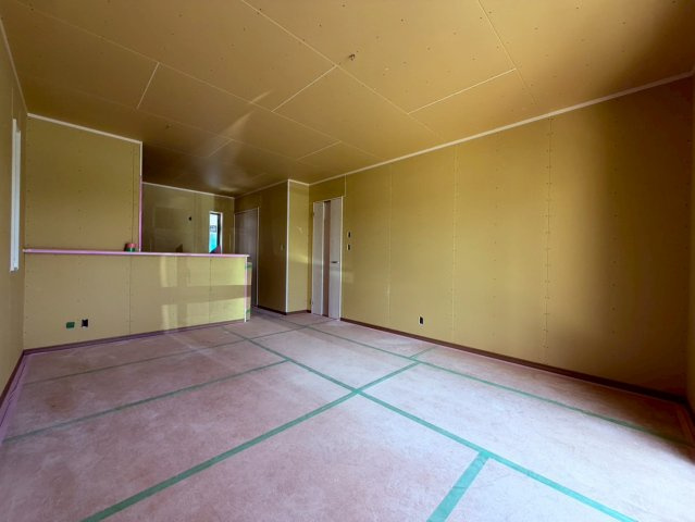 【居間・リビング】 | 東久留米市南町４丁目　新築戸建て | 【建築中】開放的な空間が、心地よい暮らしを演出します