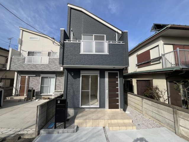 【外観】 | 東久留米市南町４丁目　新築戸建て | 【施工例】シックでモダンな雰囲気で街並みに溶け込むデザイン
