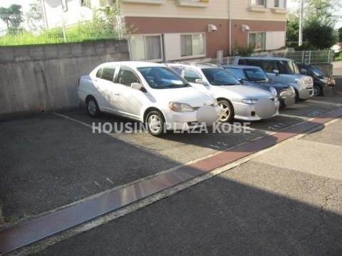 フレグランス南落合Ⅲの駐車場