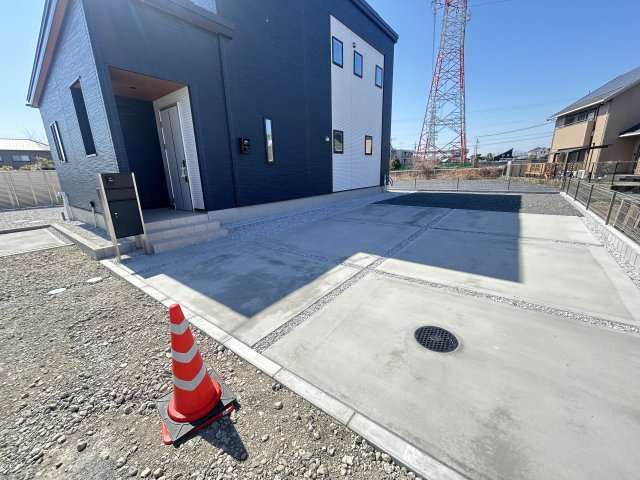 新築　前橋市元総社町4区画　3号棟の駐車場|現地写真　駐車スペースは建物北側に並列2台可能！