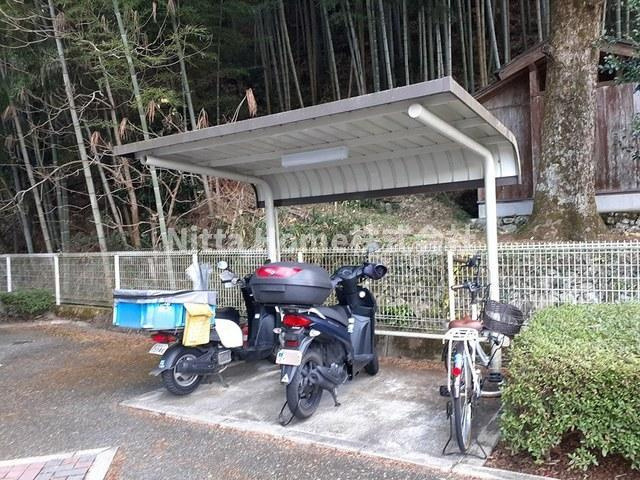 ライジングヒルズのその他共用部分|屋根付き駐輪場も完備♪