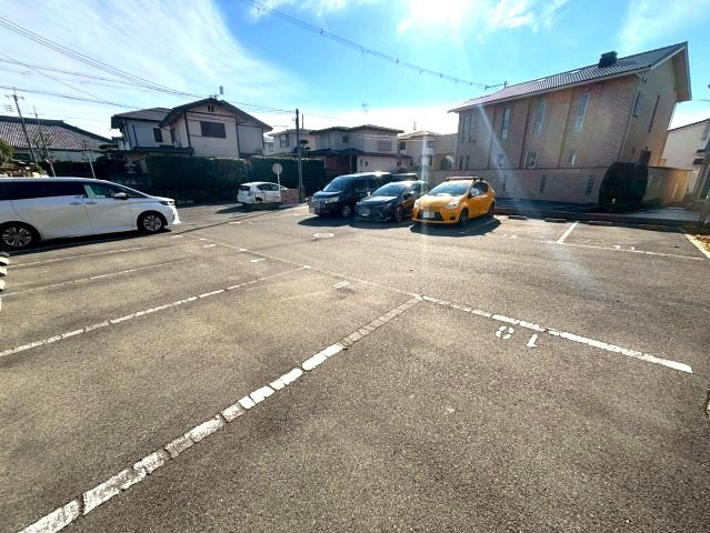 Woodlark桃山台　B棟の駐車場