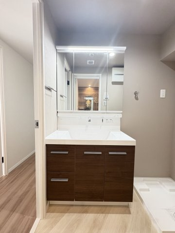 プリオーレ美山台１番館の独立洗面台