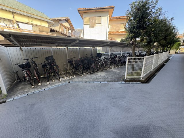 プリオーレ美山台１番館の駐輪場