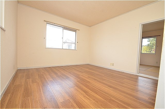 ハウス陽光の洋室