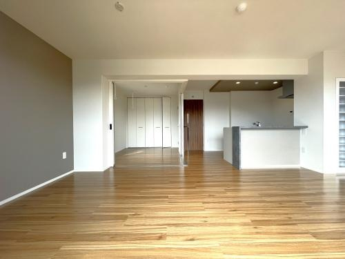 サクセス東櫛原の居間・リビング|ゆったりとしたリビングです