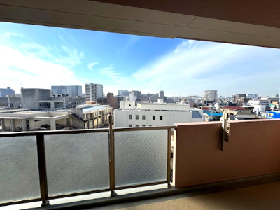 【展望】 | ルイシャトレ鳳 | 広さもたっぷりあるので、椅子を置いて景色を眺めながら、ゆとりのティータイムも満喫できそうです。