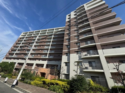 【外観】 | ルイシャトレ鳳 | JR阪和線「鳳」駅まで徒歩12分！多彩な商業施設が点在し、便利な暮らしをサポート。お問い合わせはお気軽にどうぞ！