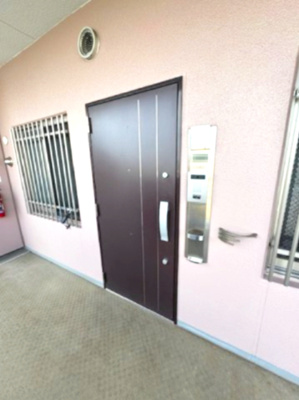 【玄関】 | ルイシャトレ鳳 | 地上11階建ての6階部分。エレベーターがあるので、スムーズな移動が叶います。