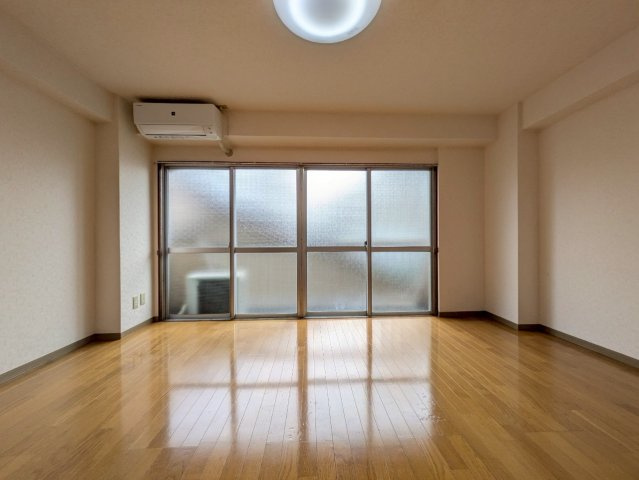 加来ビルの居間・リビング