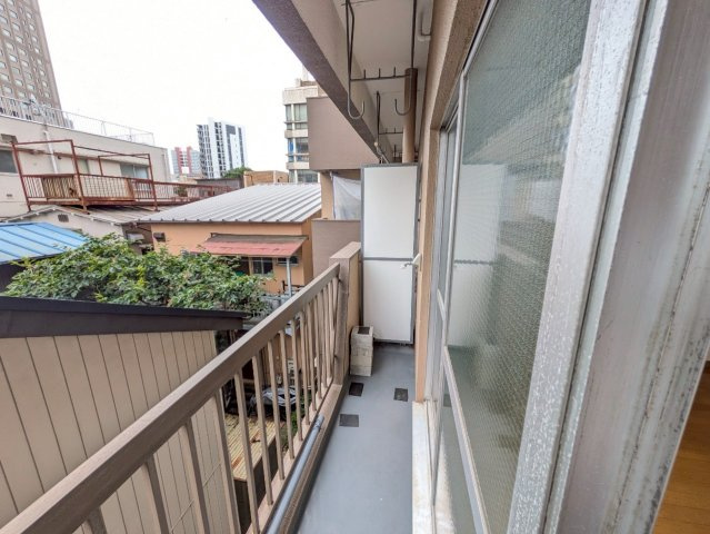 加来ビルのバルコニー