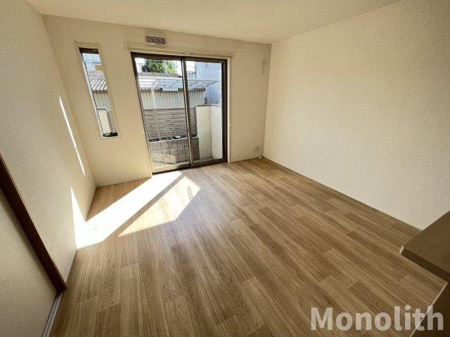 フォーチュン和泉の居間・リビング