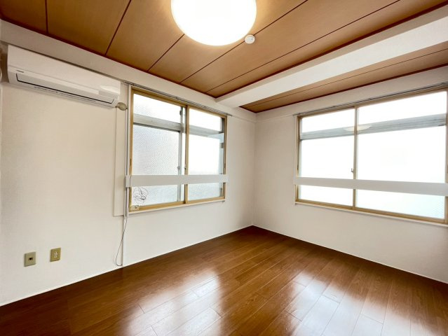 吉田マンションの居間・リビング