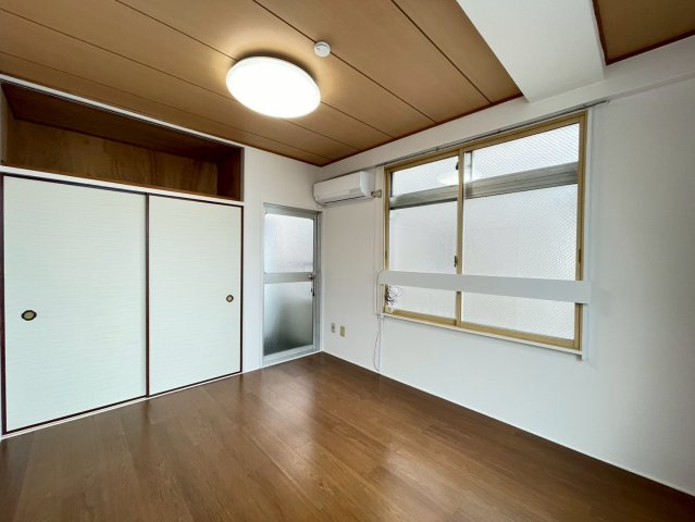 吉田マンションの居間・リビング