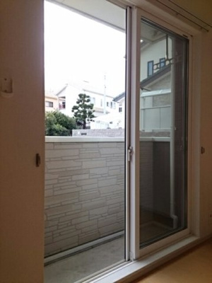 【バルコニー】 | エレガント・サニーヒル | バルコニーからの眺めを楽しみながら食事をしませんか