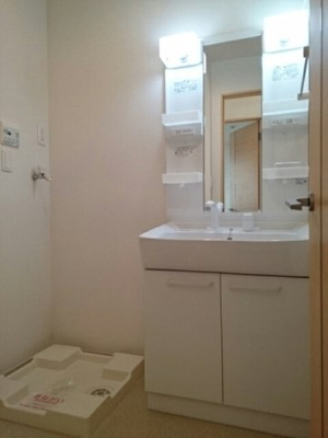 【洗面所】 | エレガント・サニーヒル | 脱衣スペースもあります