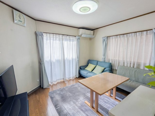 【居間・リビング】 | 志木市上宗岡2丁目　中古一戸建住宅　(丸井志木店) | 家族が集まる、明るいリビング。