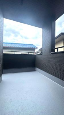 【バルコニー】 | Livele Garden.S中区深井水池町　2号棟 | 南向きバルコニー！一部インナーバルコニー仕様で、外出時の急な雨降りにも慌てなくていいのは嬉しいポイント。